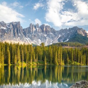 View of the Dolomites and alpine lake, symbolising Trentino-Alto Adige – Wines of the North