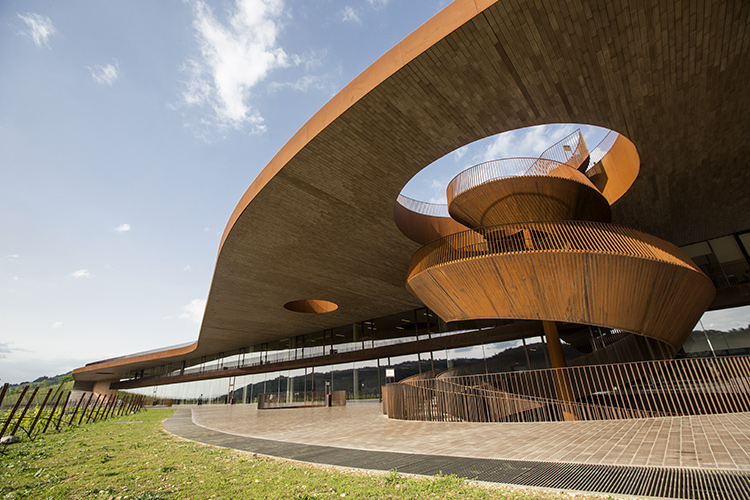 Marchesi Antinori winery in Chianti Classico – modern architecture blending tradition and innovation